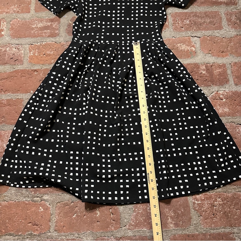 LuLaRoe Amelia Black & White Square Pattern A-line Dress Small Pleated Pockets - Picture 4 of 14